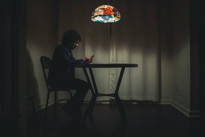 Waarom onzekere mannen zo vaak in de manosphere belanden